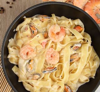 Фетучини с креветками в сливочном соусе 