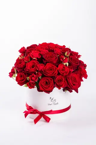 Elegante cappelliera di rose rosse Grande
