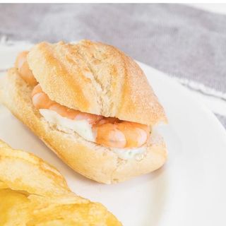 Montadito gambas alioli 