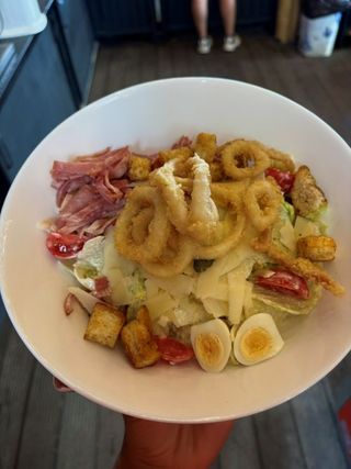 Салата Цезар с калмари