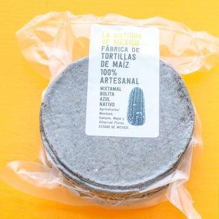 Tortilla de Maíz nixtamalizada Bolita Azul