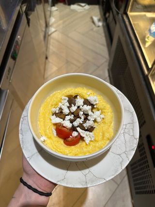 Банош з бринзою та грибочками GLOVO