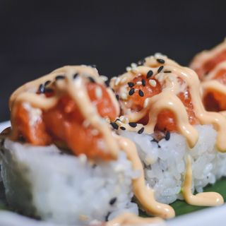 Spicy sake roll - 8 pezzi