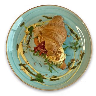 Круасан з куркою-гриль та в'яленими томатами (350 г)