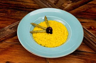 Risotto cu șofran și sparanghel