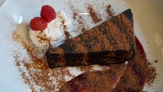 Włoskie Ciasto Czekoladowe z Pistacjami