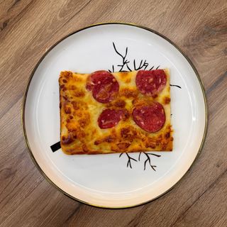 Пицца квадратик (Пеперони)