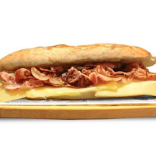 BOCADILLO BACON QUESO