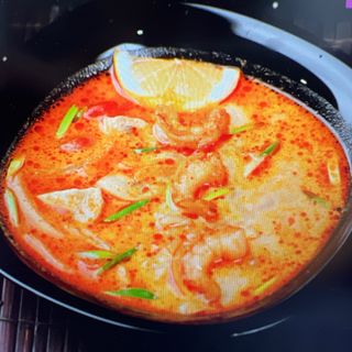 Том-ям с морепродуктами 