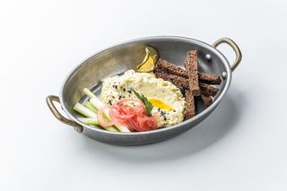 Форшмак з грінками та овочами  