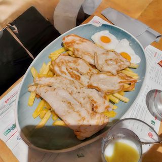 Plato Nº 13 Pechugas, Patatas Y Huevos Fritos