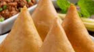 Samosa con pollo - un pezzo