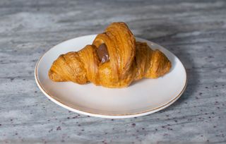 კრუასანი შოკოლადით