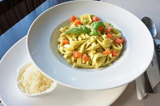 Tagliatelle cu pesto                 