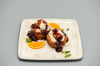 Papanasi cu dulceata de visine