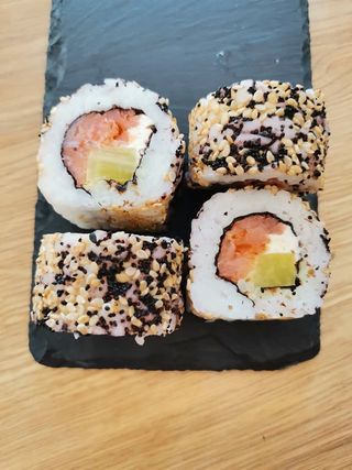 Урамаки пушена сьомга (4бр)