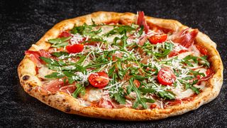 Pizza rucola, bresaola, grana e pomodorini L