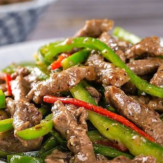 ternera con pimientos verdes