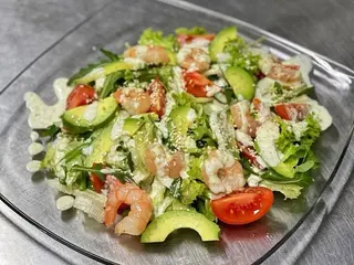 Салат з креветками та авокадо (290g)
