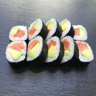 Salmón Futomaki (10 Uds.)