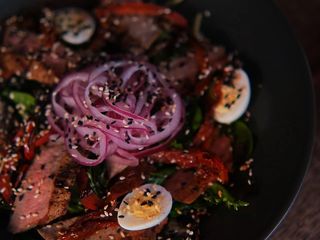 Салат з телятиною та вяленими томатами