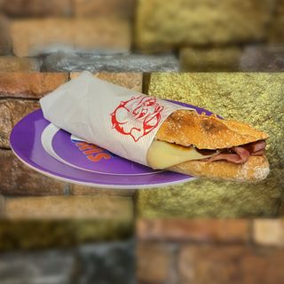 Bocadillo De Bacon Gómez Noya (Pan De Leña)