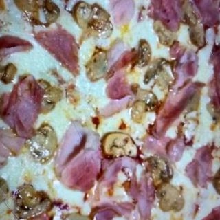 Menù pizza cotto funghi +patatine +bibita 