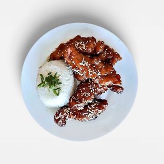 Pui caramelizat cu susan cu orez simplu normal