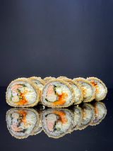 Hot roll з лососем та шпінатом