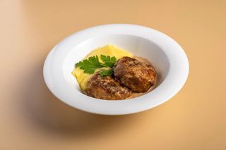 Домашние говяжьи котлеты с картофельным пюре