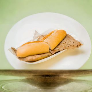 Bocadillo De Ternera A Las Cinco Pimientas