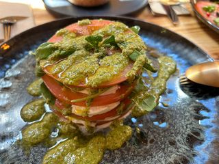 Ensalada Caprese Con Pesto