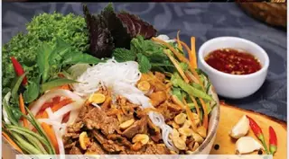 Bun bo nam bo (salata cu noodles si vita)