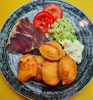 Uštipci sa suhim mesom