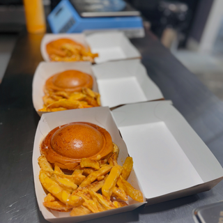 Burger Ozn cu mici 450g + bautura la alegere