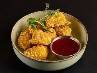 Камамбер  фрі з соусом із журавлини (100/30g)