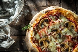 Pizza Prosciutto e Funghi