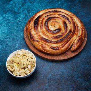 Domaća pita savijača sa pilećim batakom 1200g