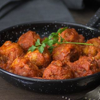 ALBÓNDIGAS DE CERDO ASTUR-CELTA Y TERNERA ASTURIANA CON PURÉ DE PATATA