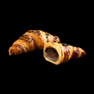 Croissant cu umplutură de cacao și alune de pădure, fulgi de ciocolată