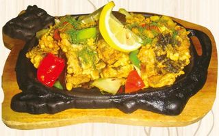 Smażony węgorz z trawą cytrynową na ogniu 350g