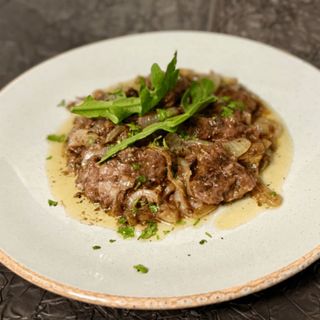 Wątróbka drobiowa smażona z cebulką i jabłkiem