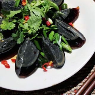 (凉拌 皮蛋) Preserved Eggs