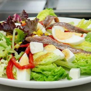 Ensalada de cogollos y anchoas