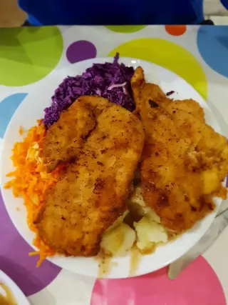 Filet z kurczaka + ziemniaki / kasza + surówka + zupa za 1 zł