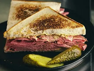 Pastrami sandwich (medium) (200g)