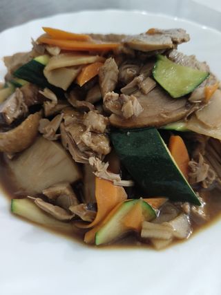 Anatra con verdure miste