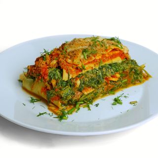 Lazania ze szpinakiem i pomidorami