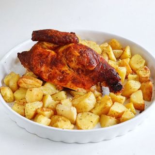 MEZZO POLLO CON PATATE