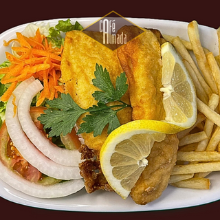 Filetes de Pescada com arroz, batata e salada
